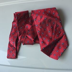 (J28) Elegant Red Tie with Blue Accents